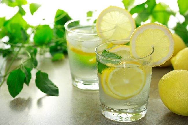 3 Masalah Kesehatan Yang Bisa Kamu Alami Jika Konsumsi Air Lemon Berlebihan